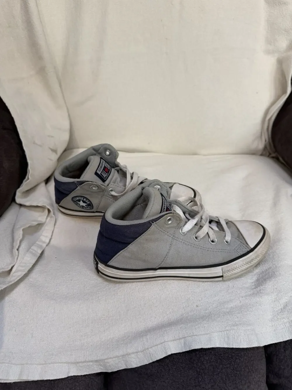 Converse Chuck Taylor All Star Axel Sneakers Low Top Gray Youth Size 3